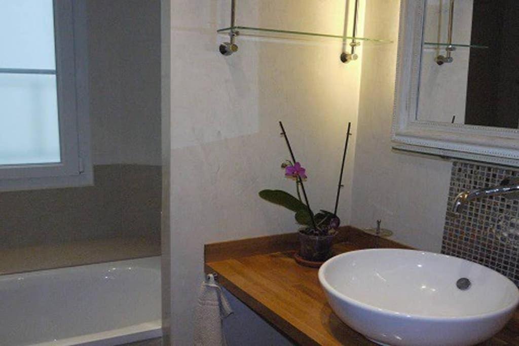 Barla 3 - A Spacious One Bedroom Apartment Near Place Garibaldi Ницца Экстерьер фото
