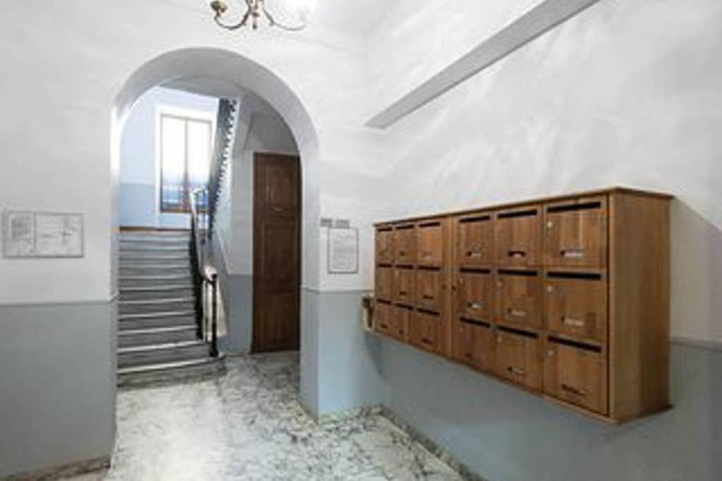 Barla 3 - A Spacious One Bedroom Apartment Near Place Garibaldi Ницца Экстерьер фото