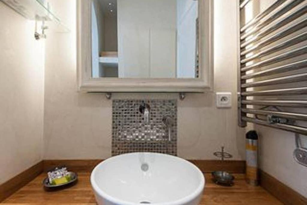 Barla 3 - A Spacious One Bedroom Apartment Near Place Garibaldi Ницца Экстерьер фото